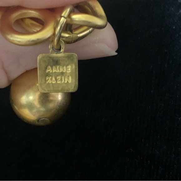 ♥️ Vintage Signed Anne Klein gold toned necklace with toggle closure. - Picture 5 of 5